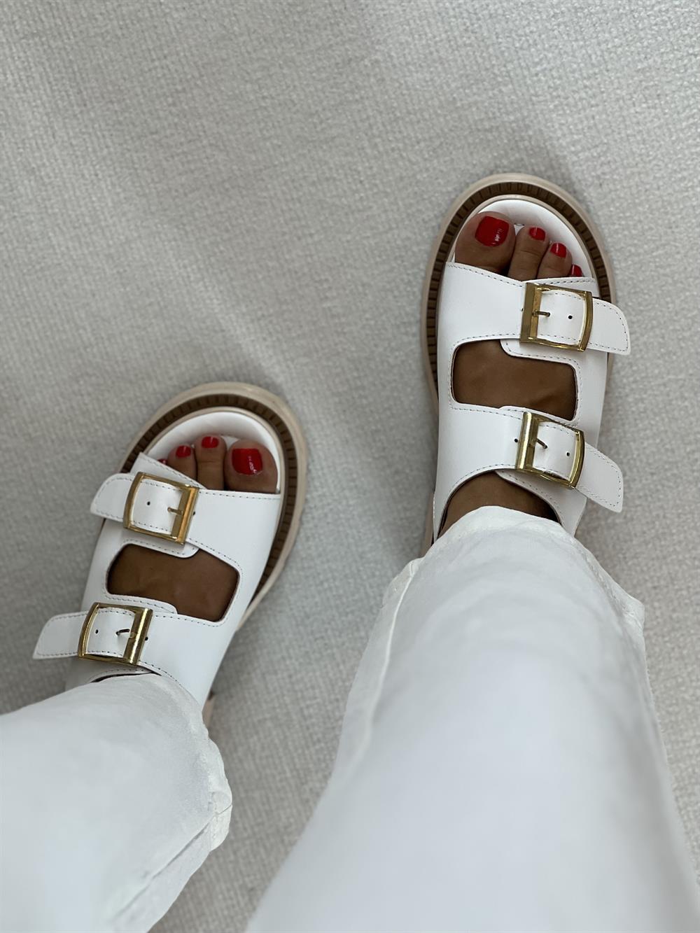 Soho Beyaz Çift Bant Gold Toka Detaylı Kadın Sandalet