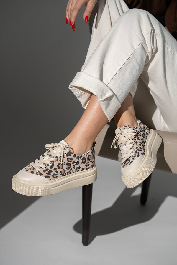 Amber  Bej  Hakiki  Süet Deri Leopar Detaylı Bağcıklı Kadın Sneaker