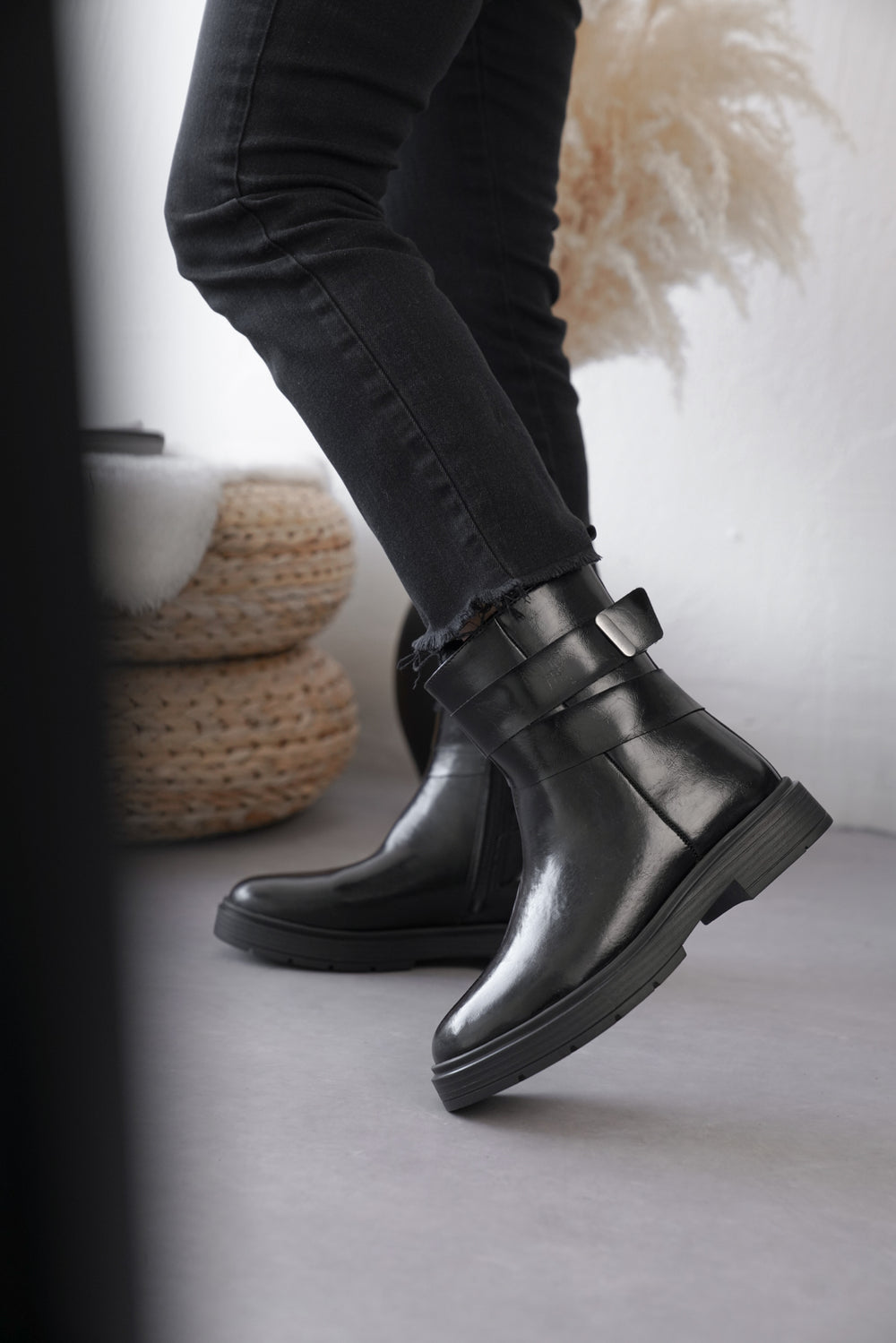 Nani Siyah Suni Deri Kadın Bot