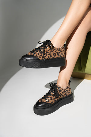 Amber  Taba Hakiki  Süet Deri Leopar Detaylı Bağcıklı Kadın Sneaker