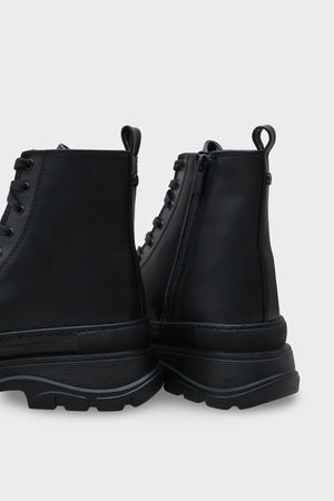 Ballas Siyah Kadın Bot