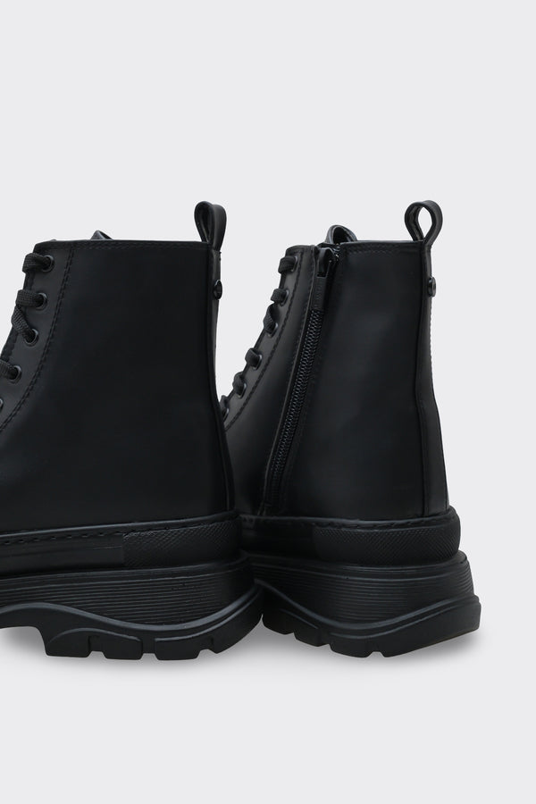 Ballas Siyah Kadın Bot