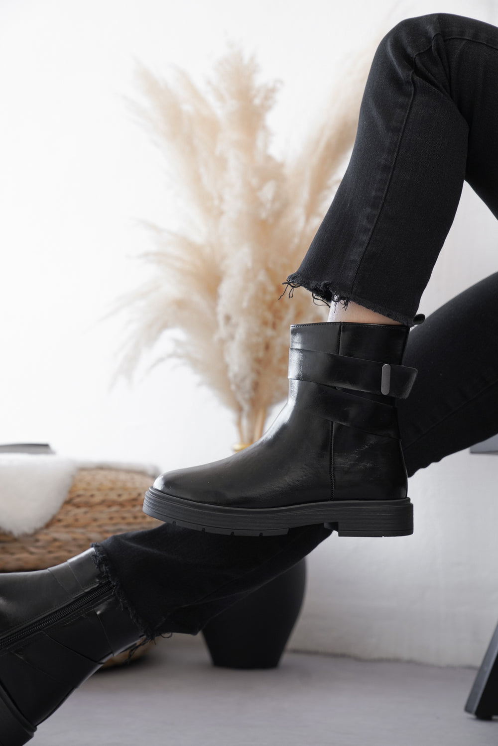 Nani Siyah Suni Deri Kadın Bot